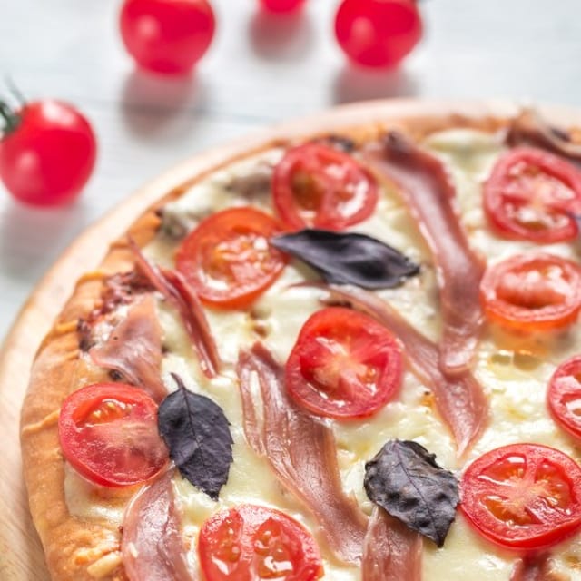 White Tomato Bacon Pizza.